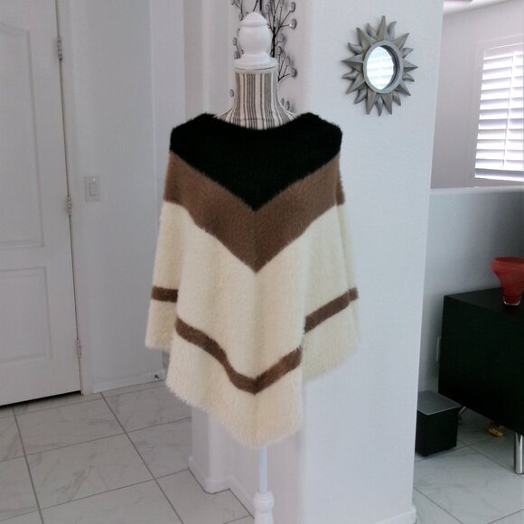 New Ann Taylor Soft Fuzzy Cream Brown Black Poncho Cream Brown Black XS / S NWT - Picture 2 of 12